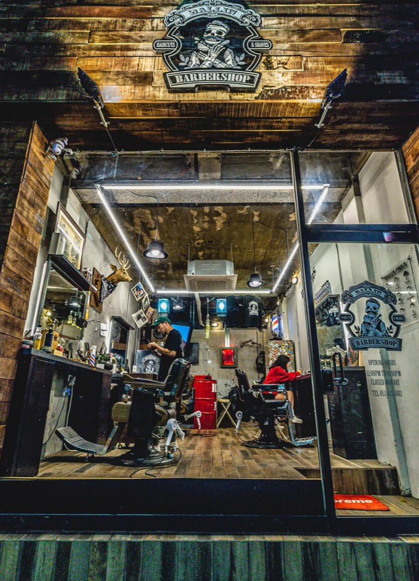 Interior image of the Gyodong location of Ballin Barbershop in Daegu